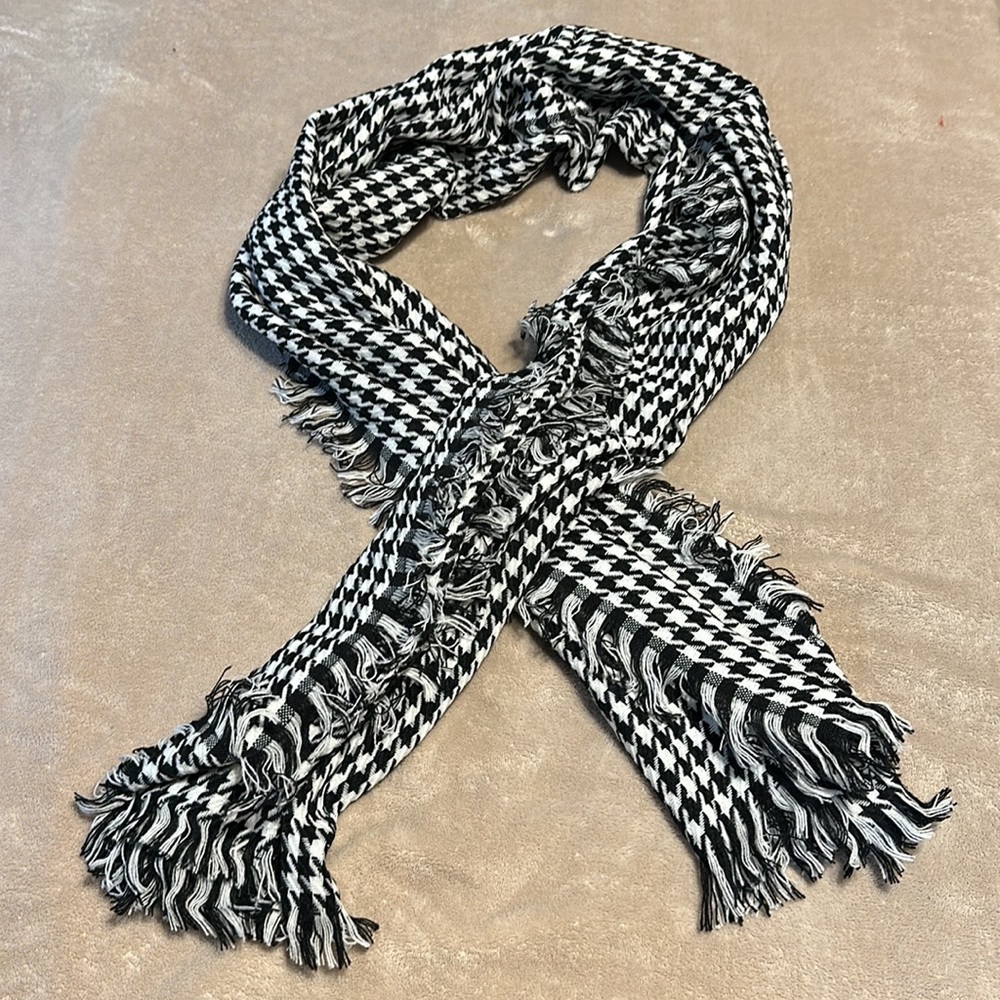 ⚡️5/$40⚡️ Plaid blanket scarves - Picture 4 of 5